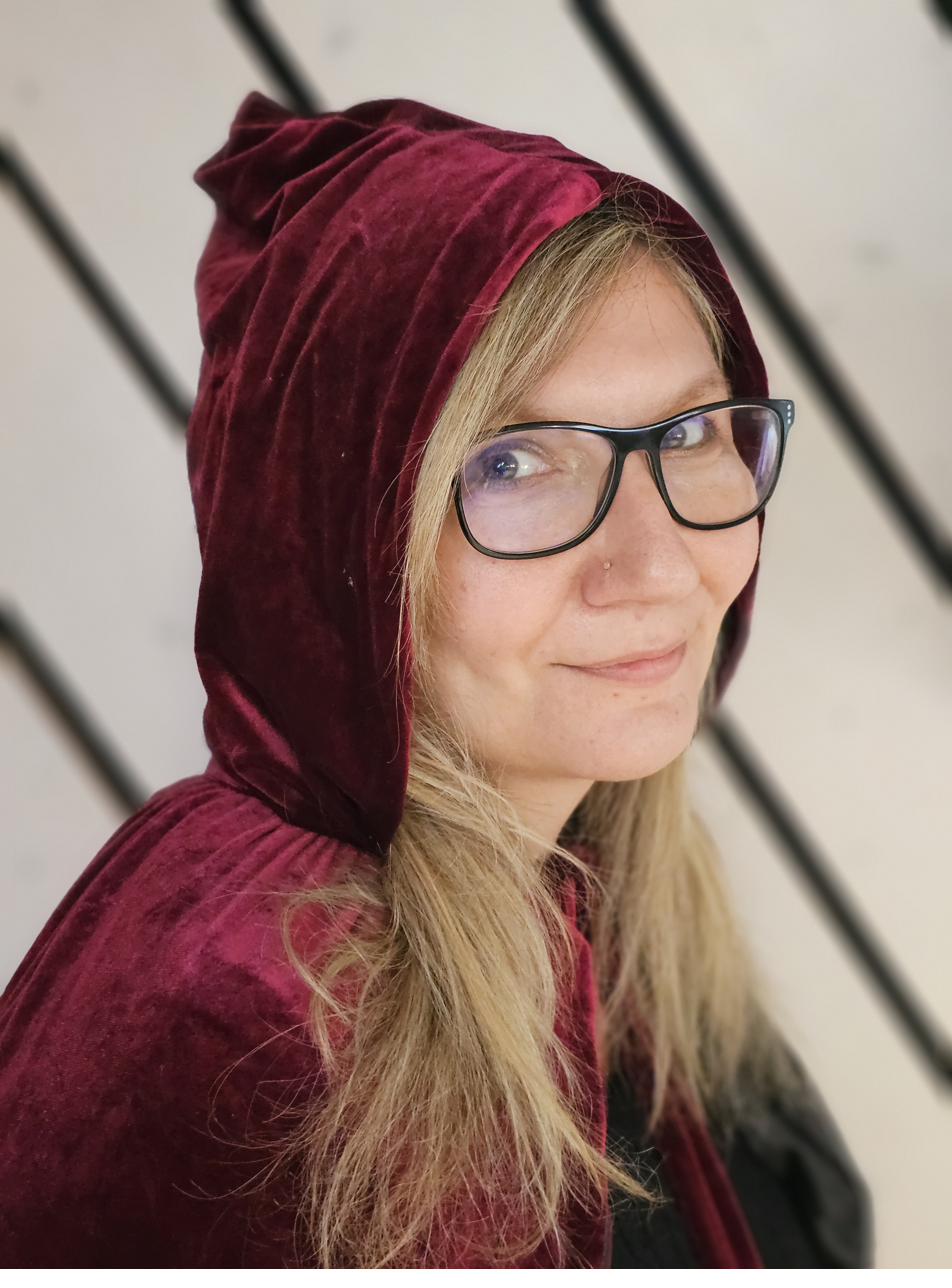 Delphine Hot