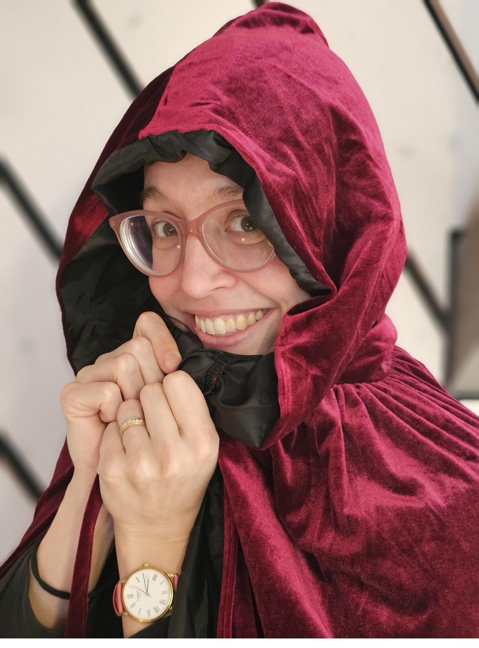 Mélusine Perrier en costume
